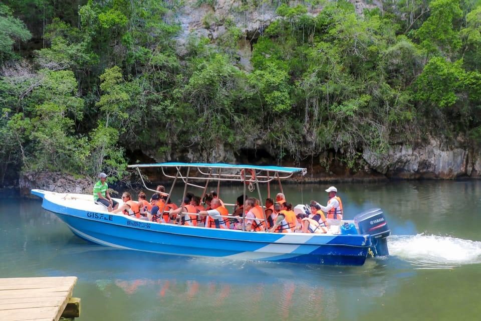Sea cave with Taíno petroglyphs, Los Haitises